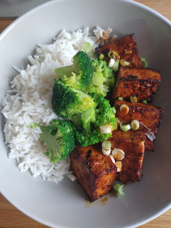 Gochujang marinated tofu with rice and broccoli